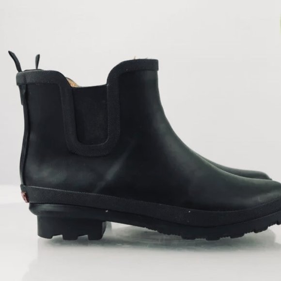 CHOOKA Women's Waterproof Slip-On Black Boots NWT Size 6 - Picture 1 of 11